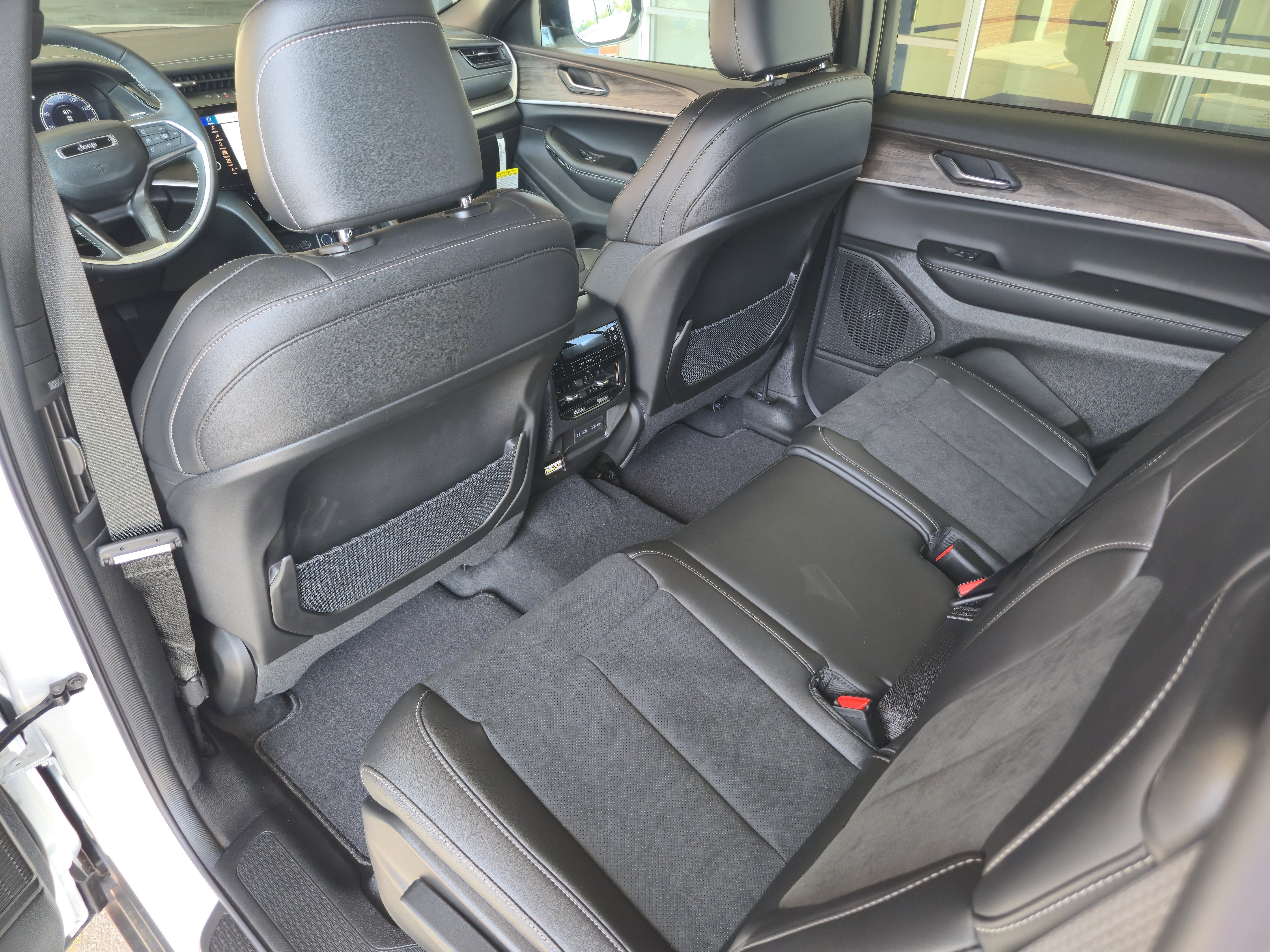2026 Jeep Grand Cherokee GRAND CHEROKEE L LAREDO ALTITUDE 4X4