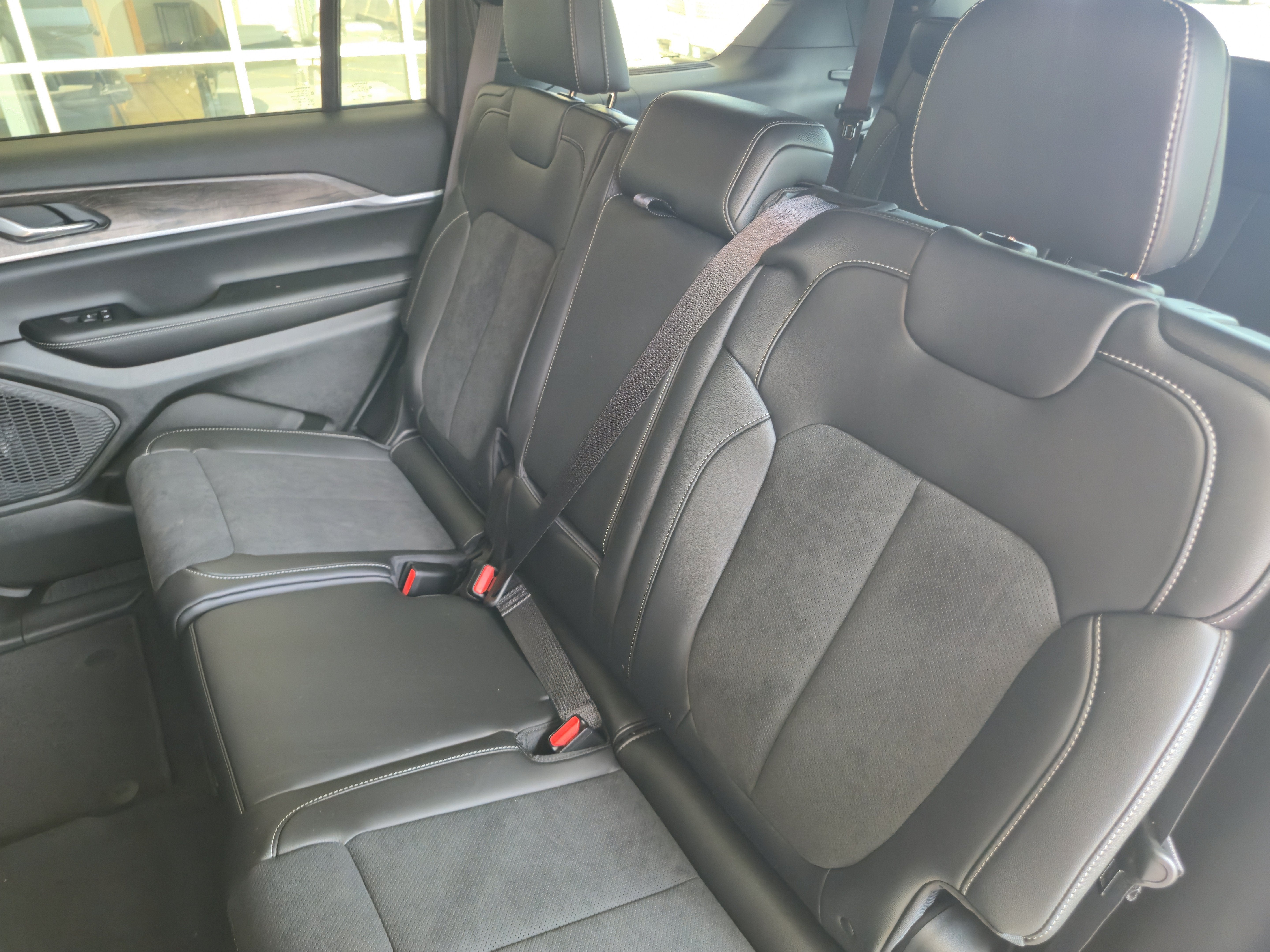 2026 Jeep Grand Cherokee GRAND CHEROKEE L LAREDO ALTITUDE 4X4