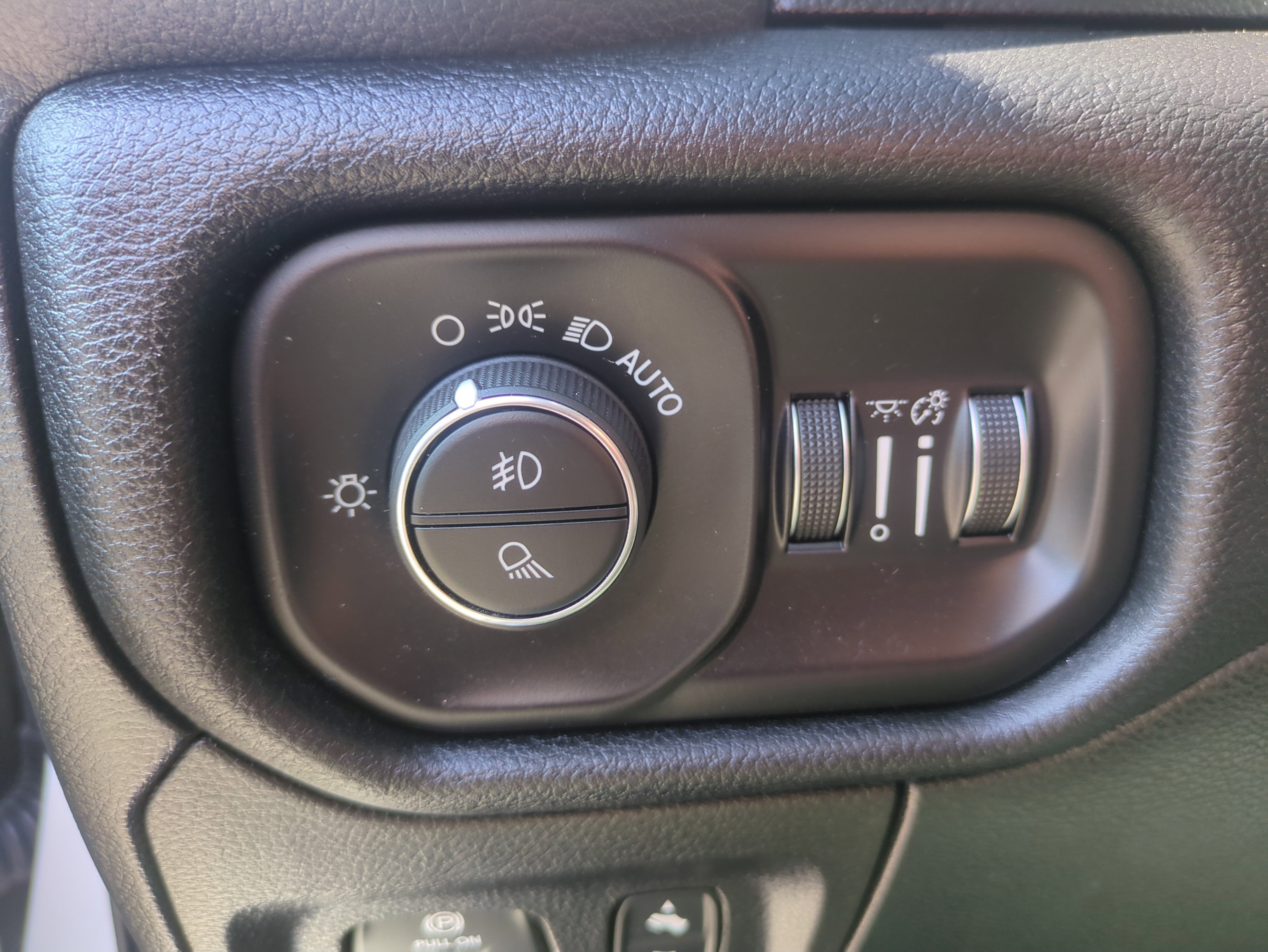 2022 RAM 1500 Laramie Crew Cab 4x4 5'7' Box
