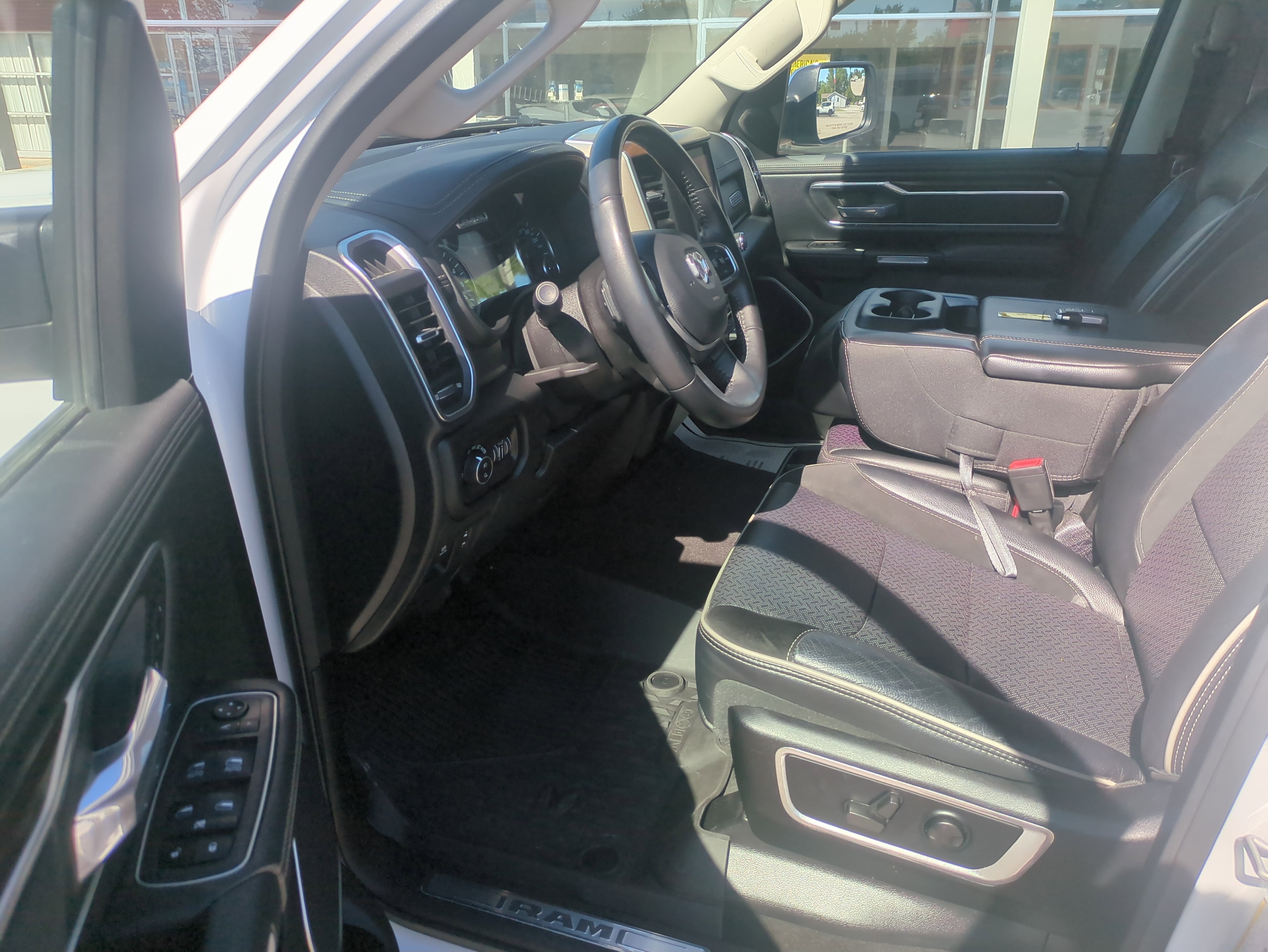 2022 RAM 1500 Laramie Crew Cab 4x4 5'7' Box
