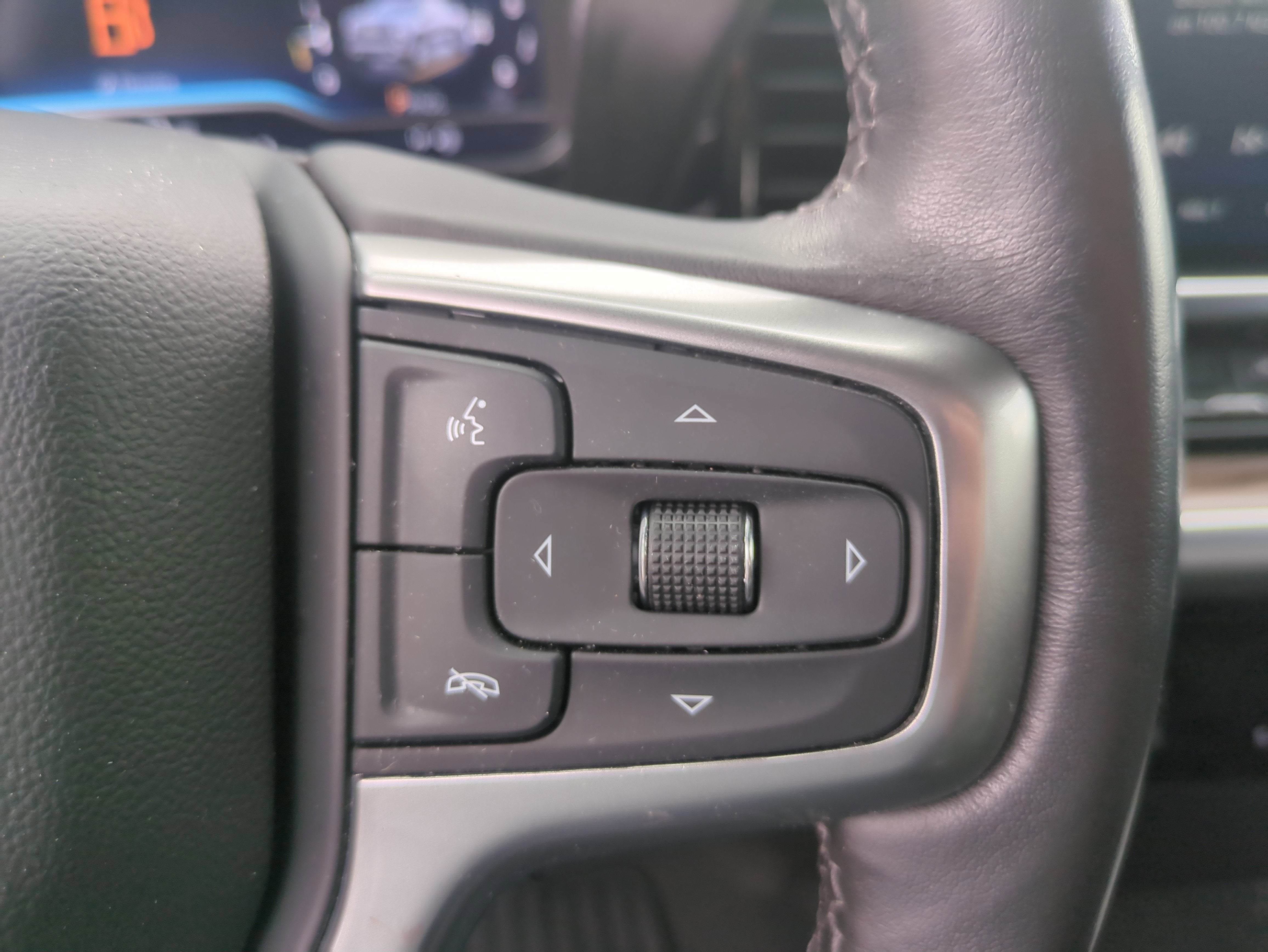 2022 Chevrolet Silverado 1500 4WD Crew Cab Short Bed LT with 2FL