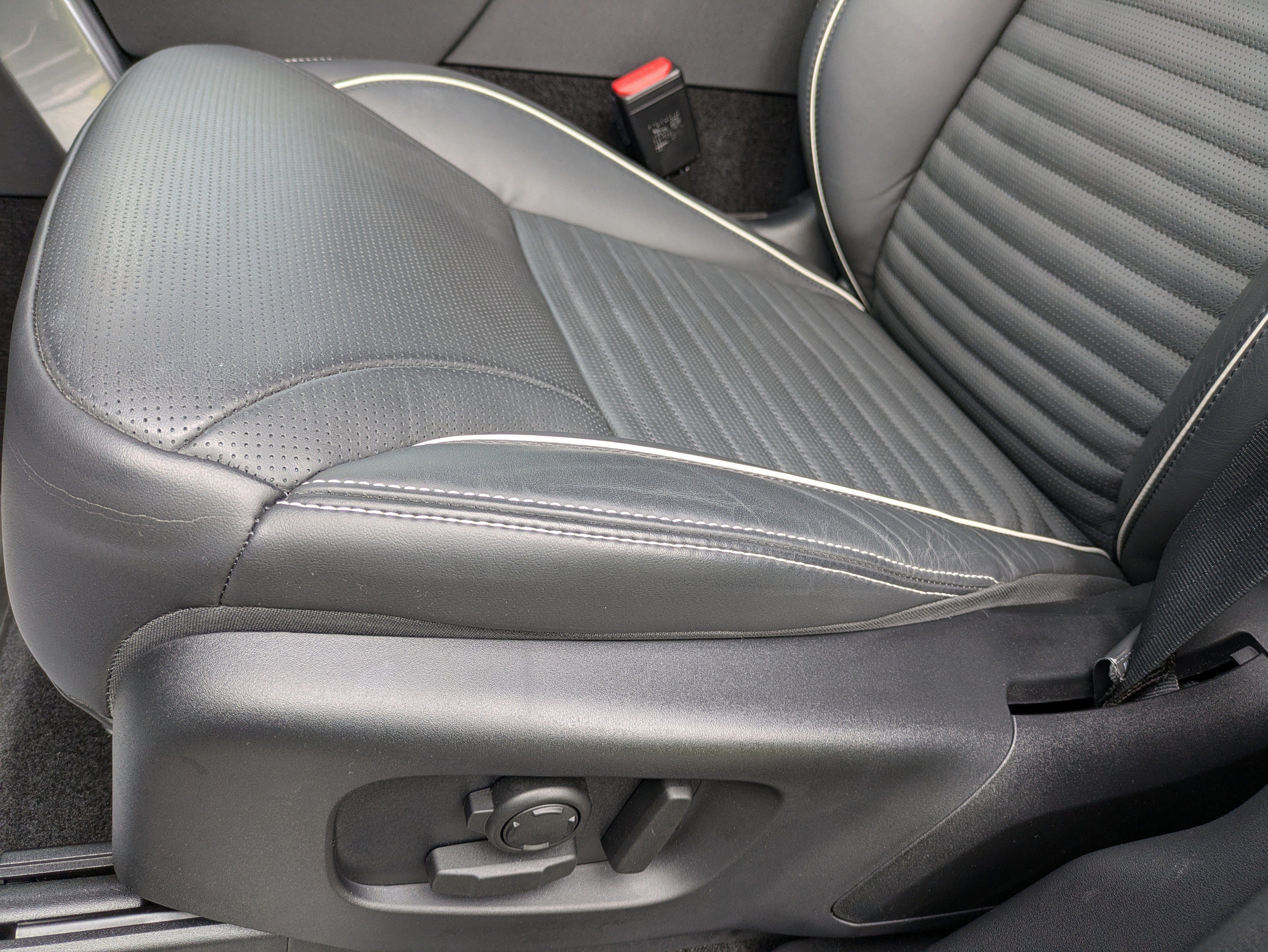 2024 Land Rover Discovery P360 Dynamic SE