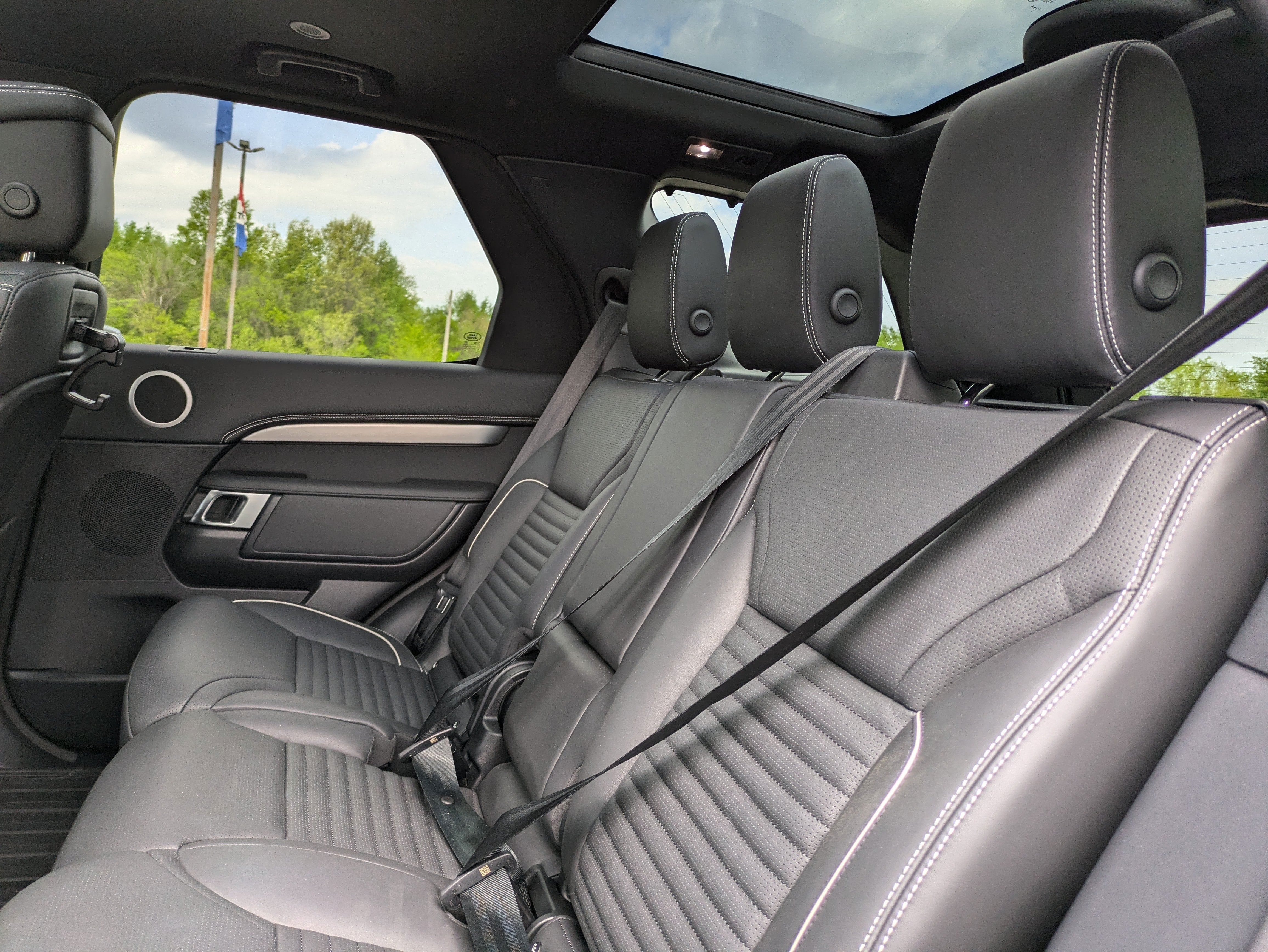 2024 Land Rover Discovery P360 Dynamic SE